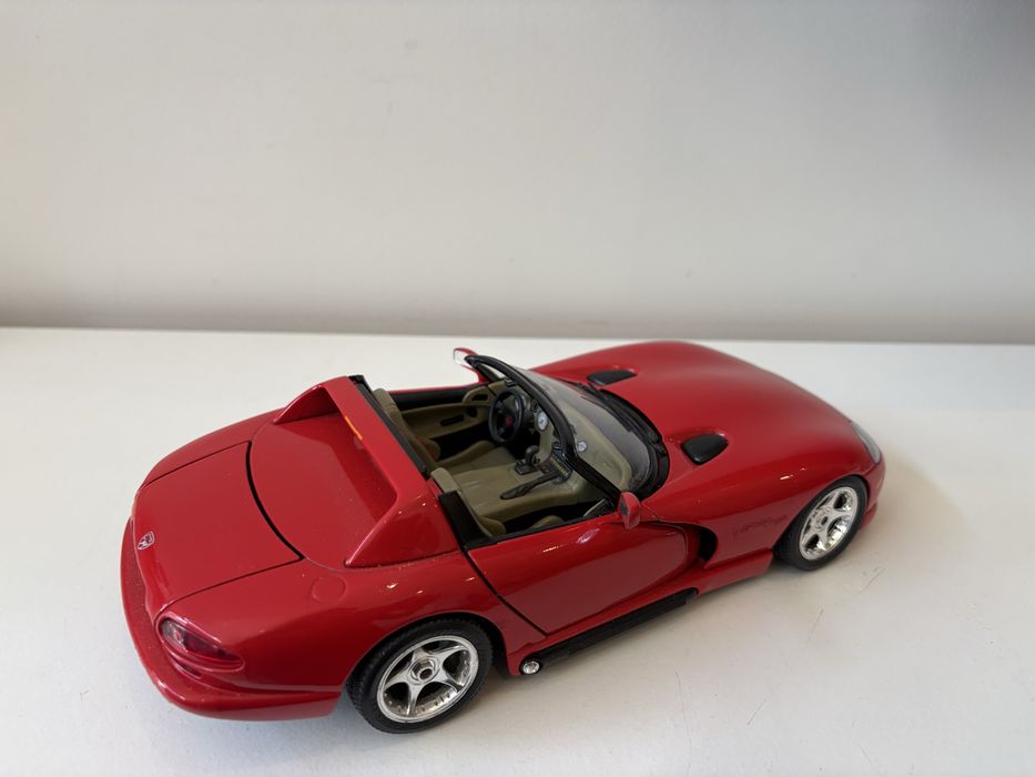 Model Dodge Viper RT10 1:18 BBurago Burago (maisto welly)