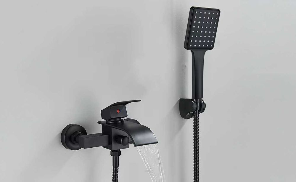 Nowoczesna bateria wannowa czarna matowa z wodospadem + słuchawka