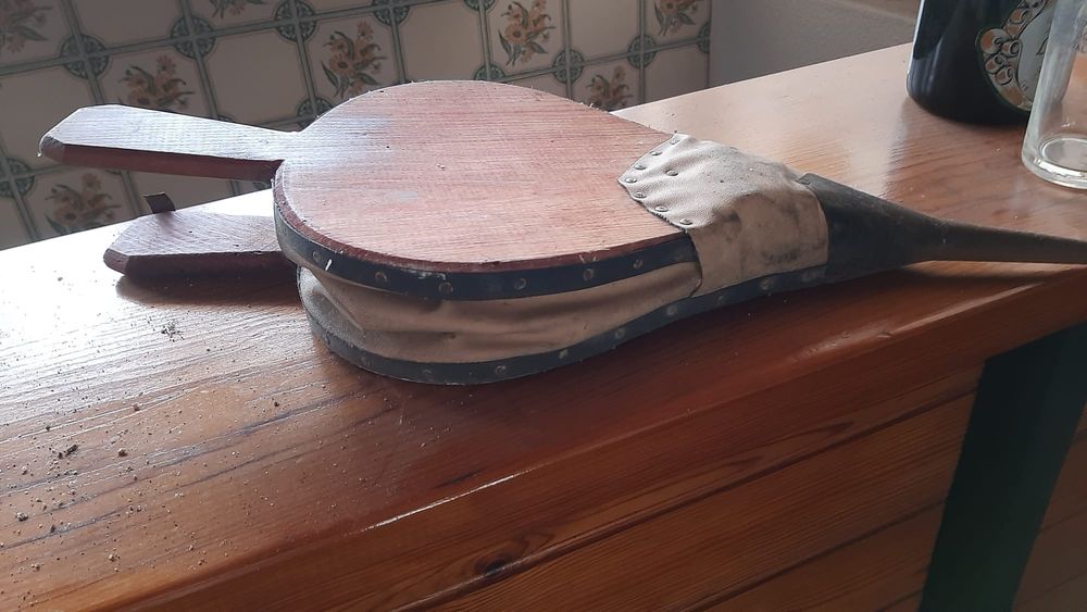 Fole antigo para lareira