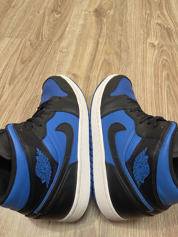 Nike Air Jordan —