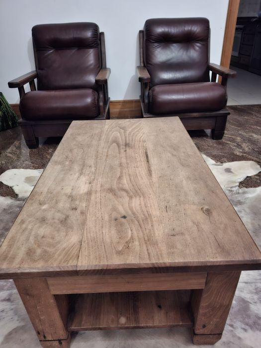 Sofás e mesa sala estar