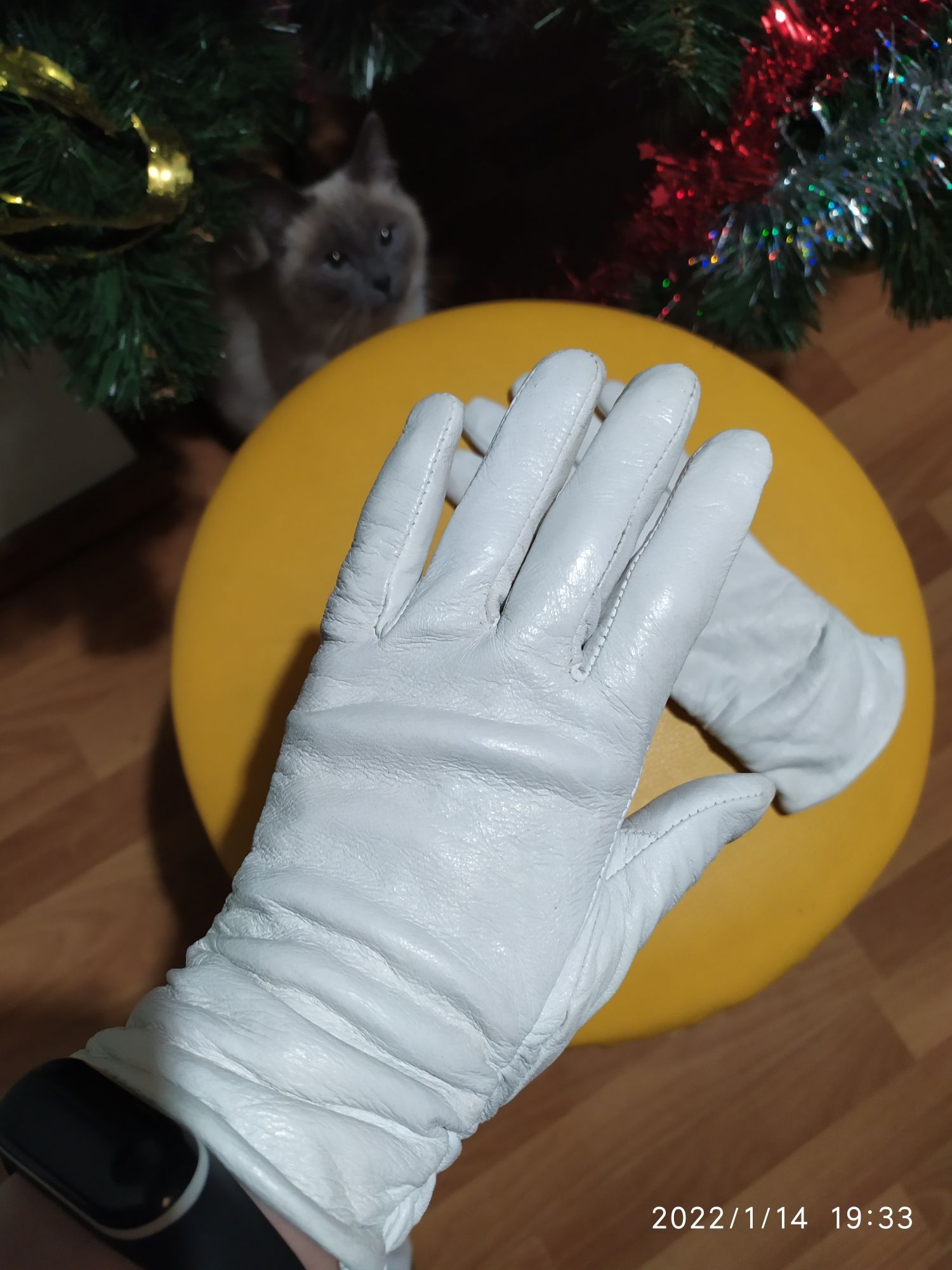 Кожаные белые перчатки