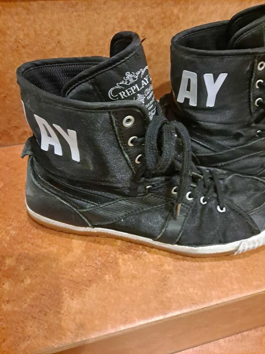 Trampki z cholewką damskie.