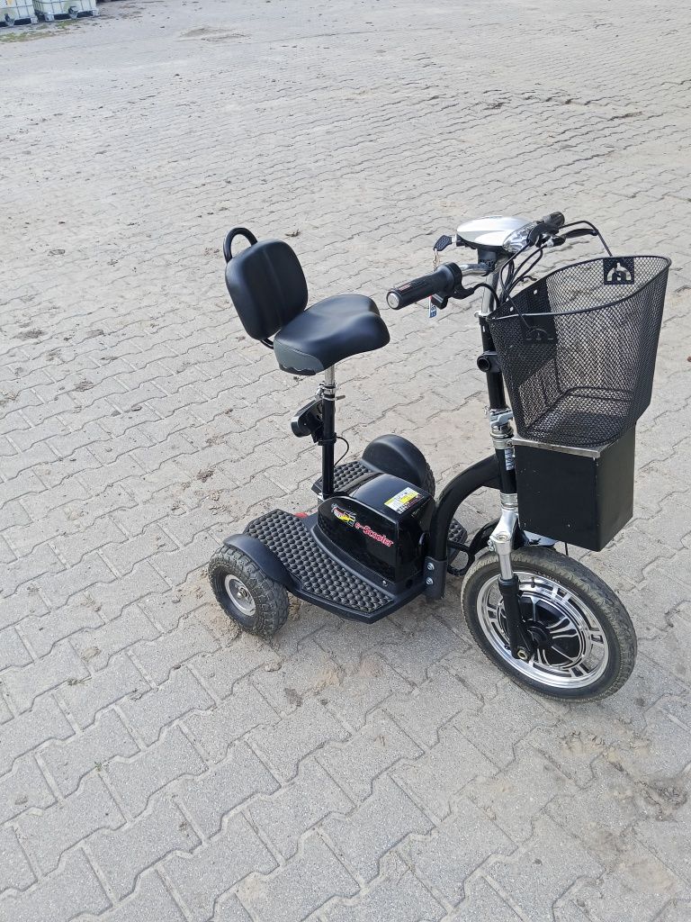 Hulajnoga elektryczna, 3 kołowa