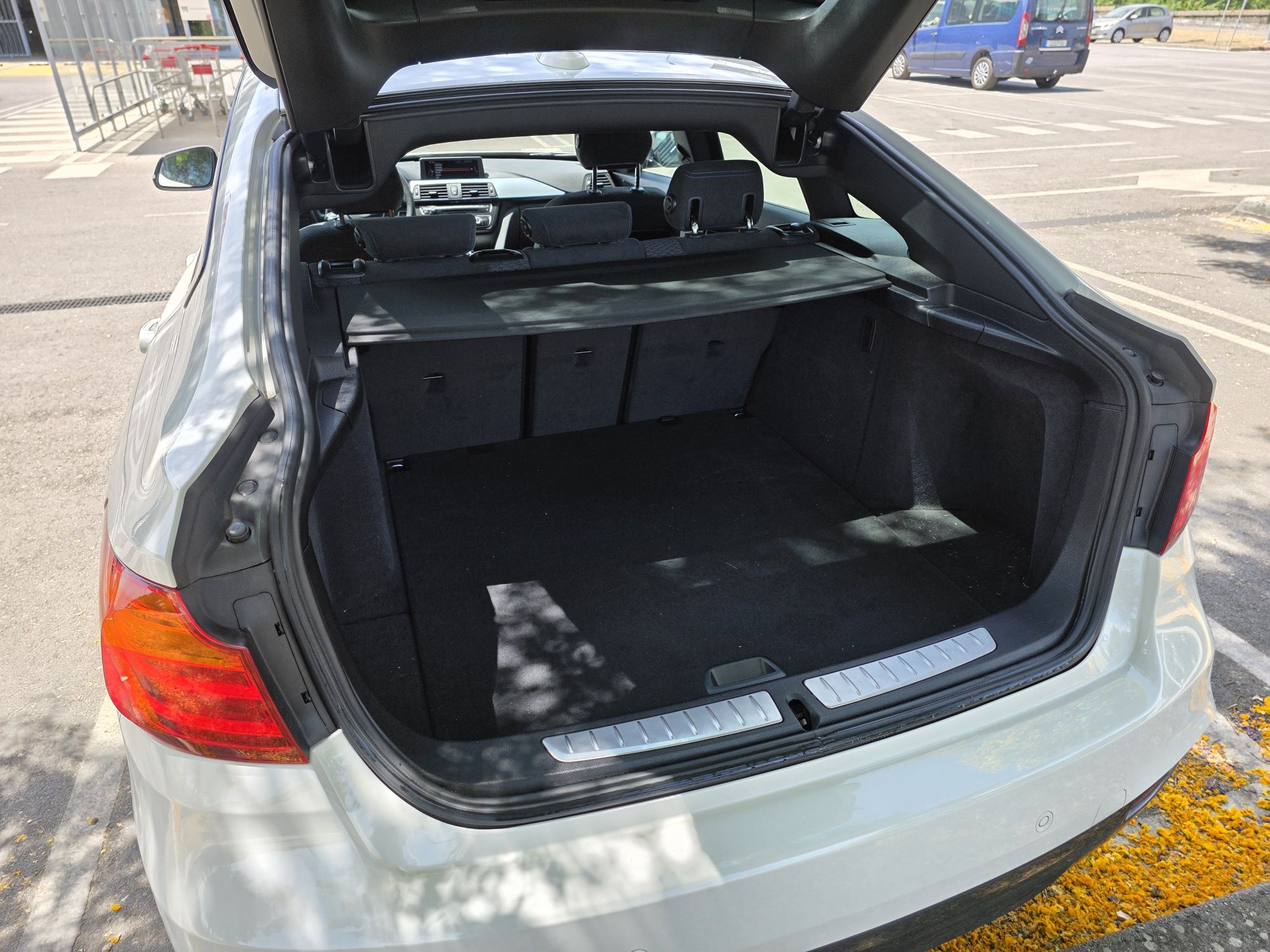 320d GT pack /M com teto de abrir panorâmico