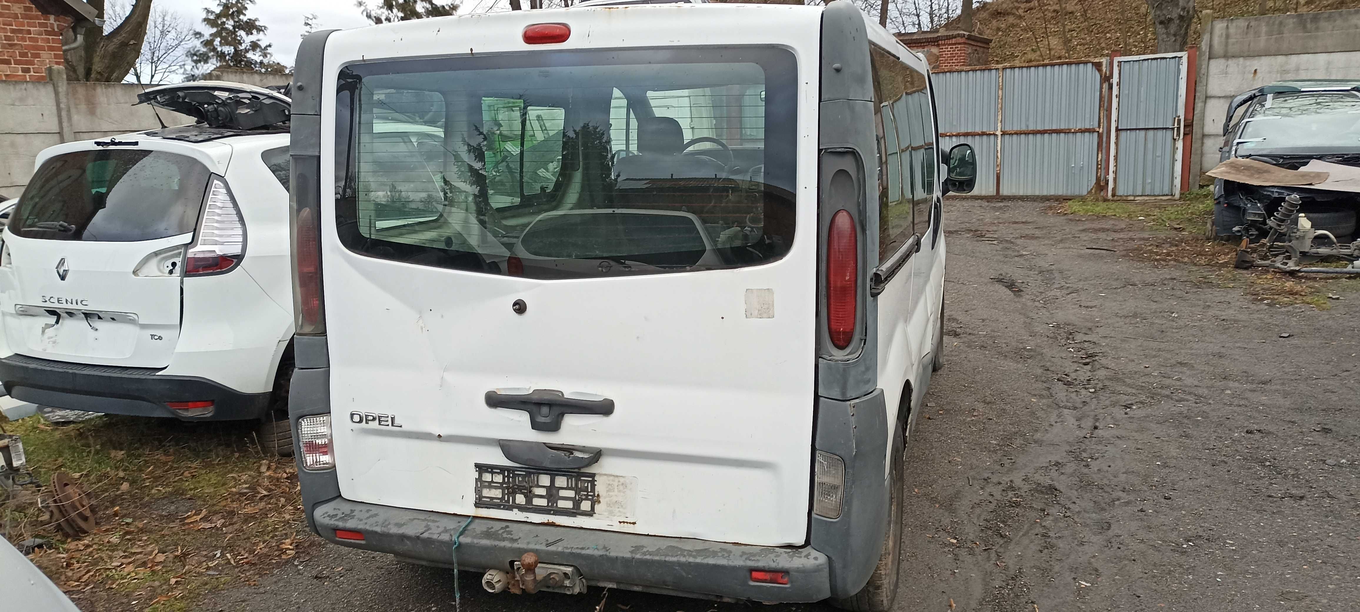 Trafic vivaro II 1.9 DCI  ćwiartka tył błotnik klapa