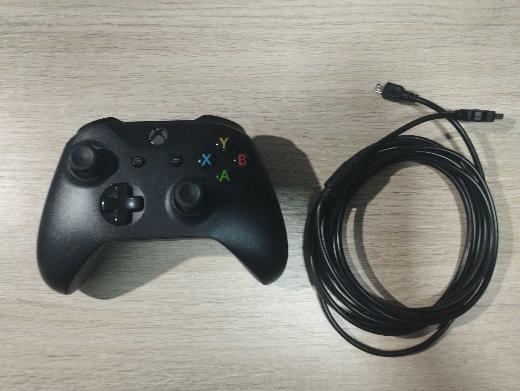 Comando XBox + Cabo (também tem Bluetooth)