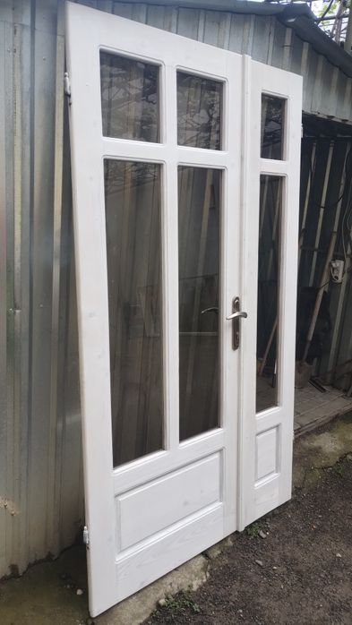 Двері 2х секційні з дерева