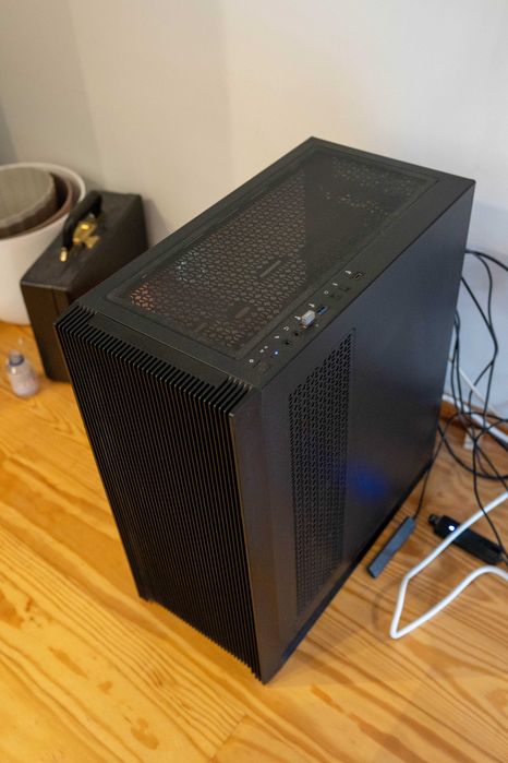 Caixa ATX Kolink Unity Lateral Performance Preto