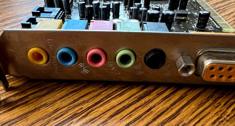 Карта Creative SB Live CT 4830 Прокачай cвій Звук!