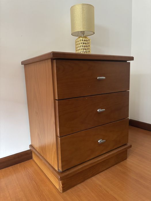 Quarto completo em madeira