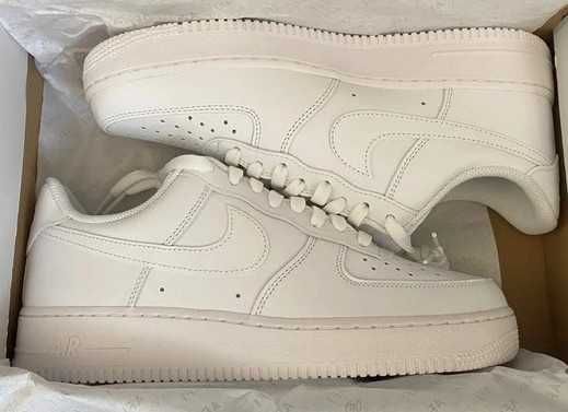Nike Air Force 1 Low '07 White EU.43