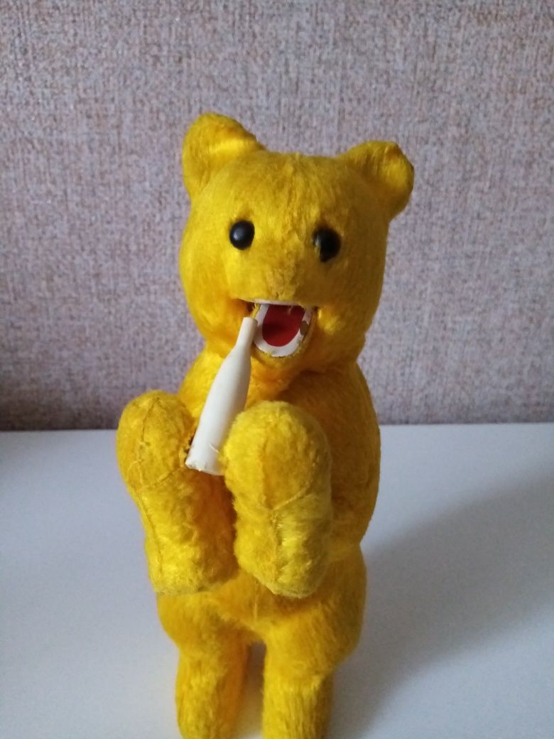 Игрушка заводная механическая "Медвежонок с бутылкой", СССР