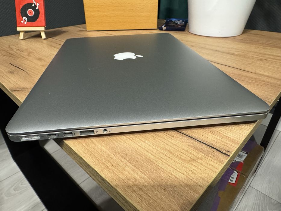 Apple MacBook Pro Retina 15'' A1398 i7 2.2GHz 16GB 1TB (2015)