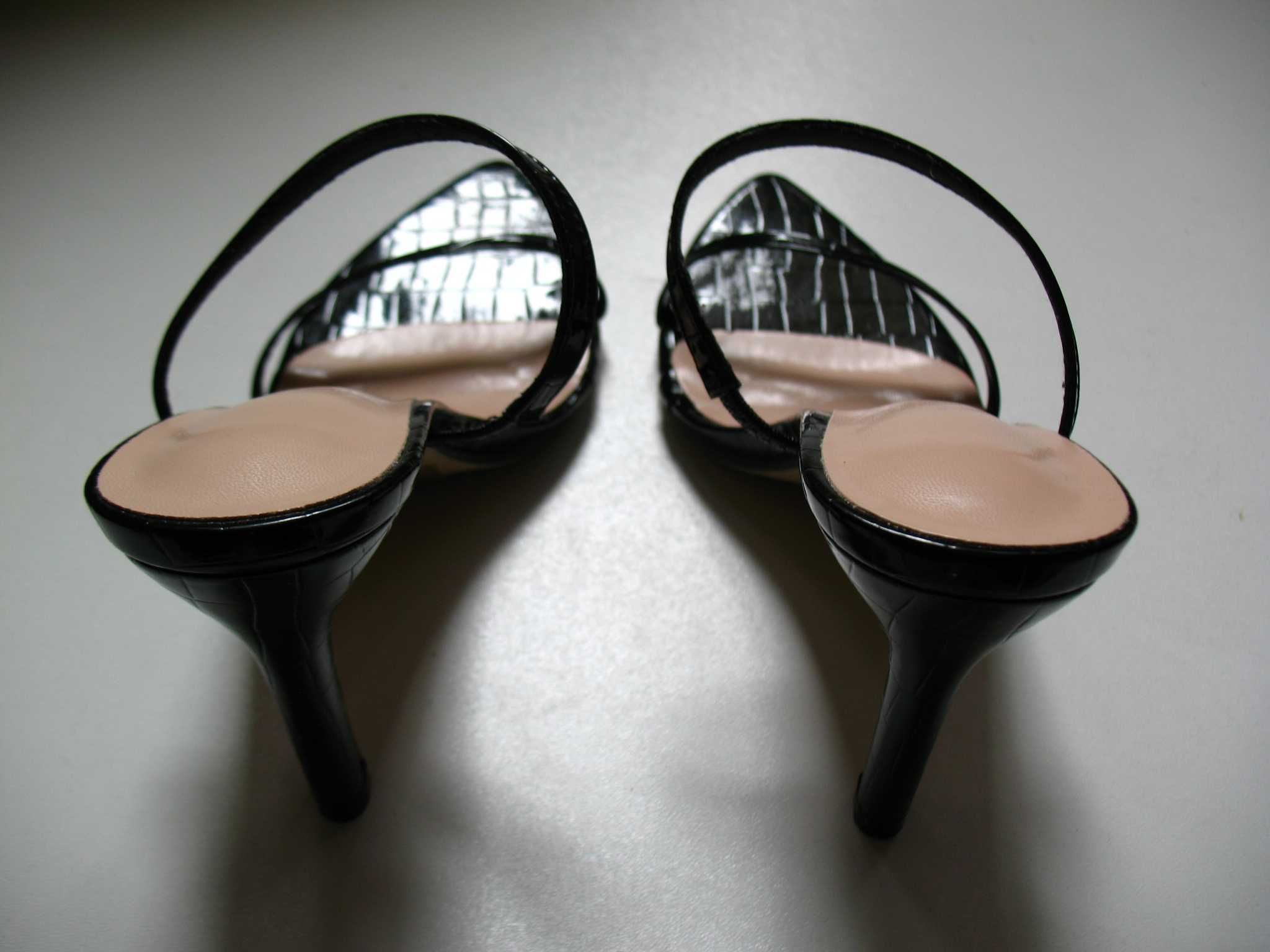 Nowe sandały na obcasie. Obcas: 9 cm. Rozmiar: 36