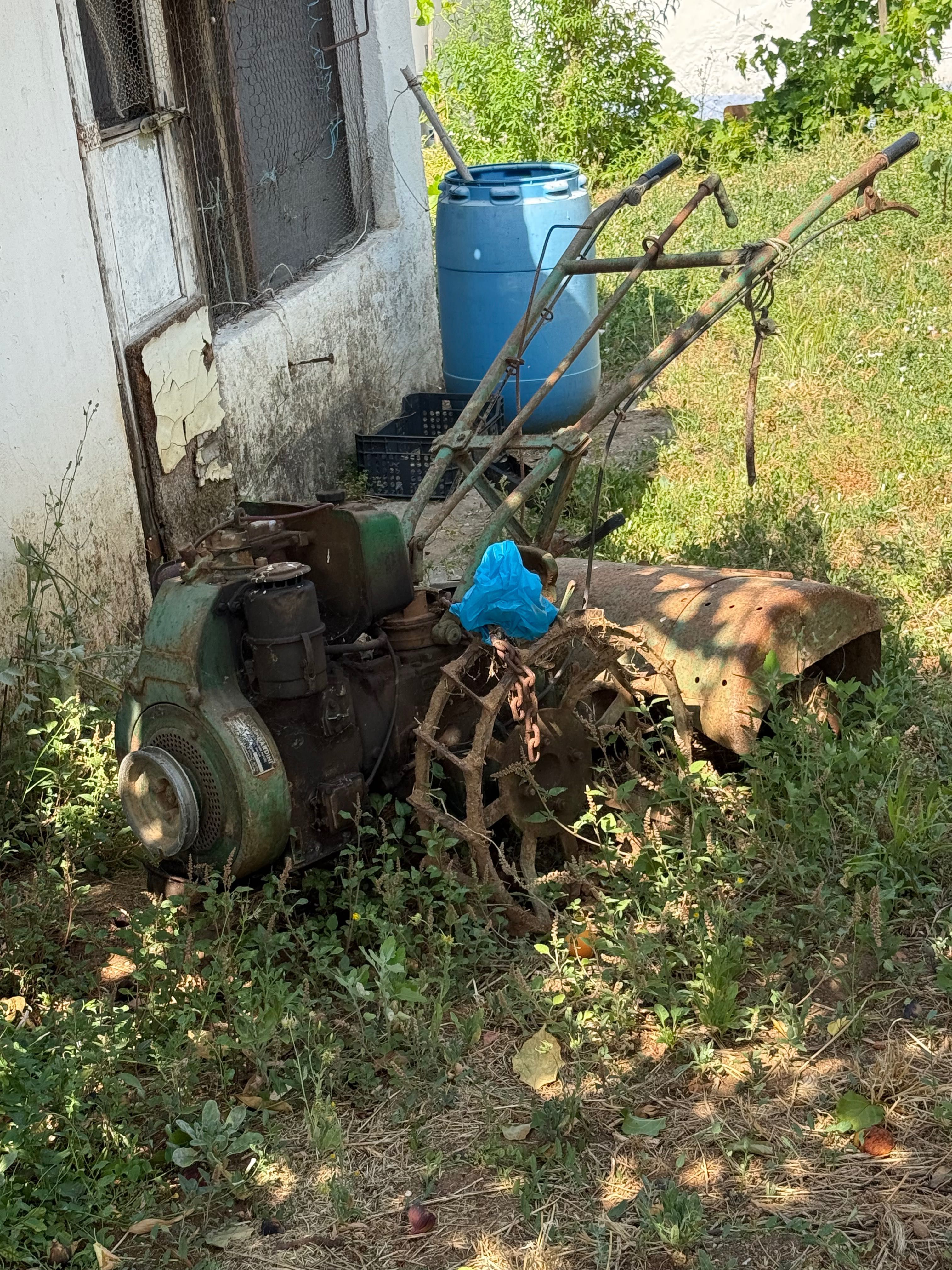 Moto cultivador - trator - alfaias agrícolas