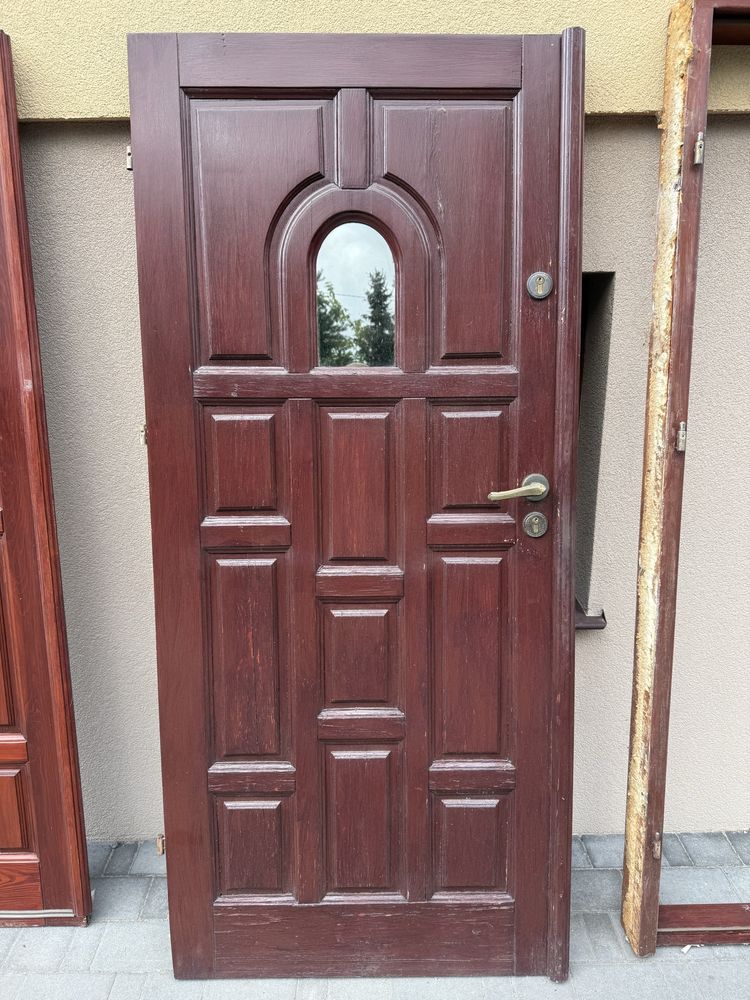 Drzwi drewniane dwuskrzydłowe z futryną