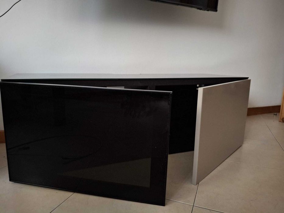 Móvel TV em preto e branco 120 x 40