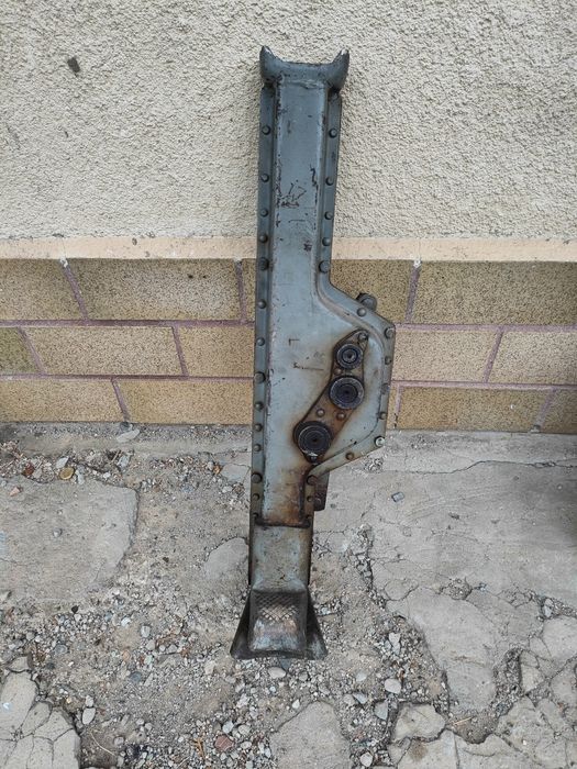 Lewarek podnośnik kolejowy.