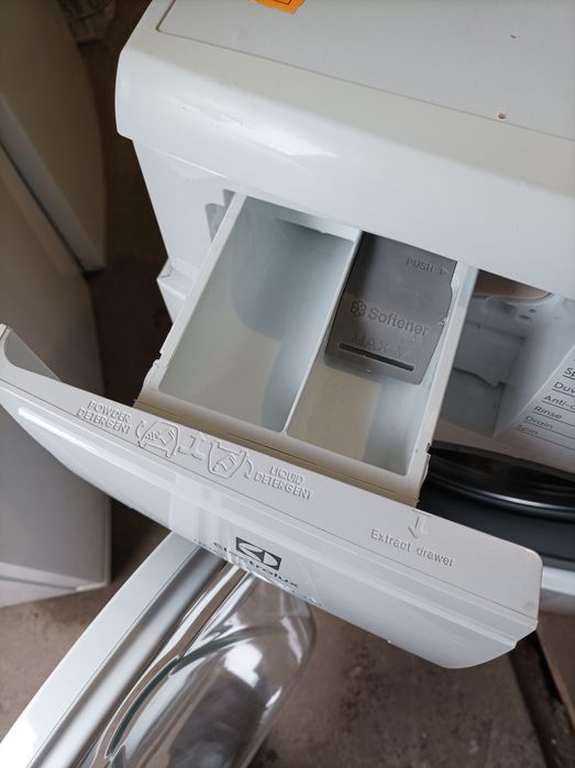 Пральна машина Electrolux завужена 55см