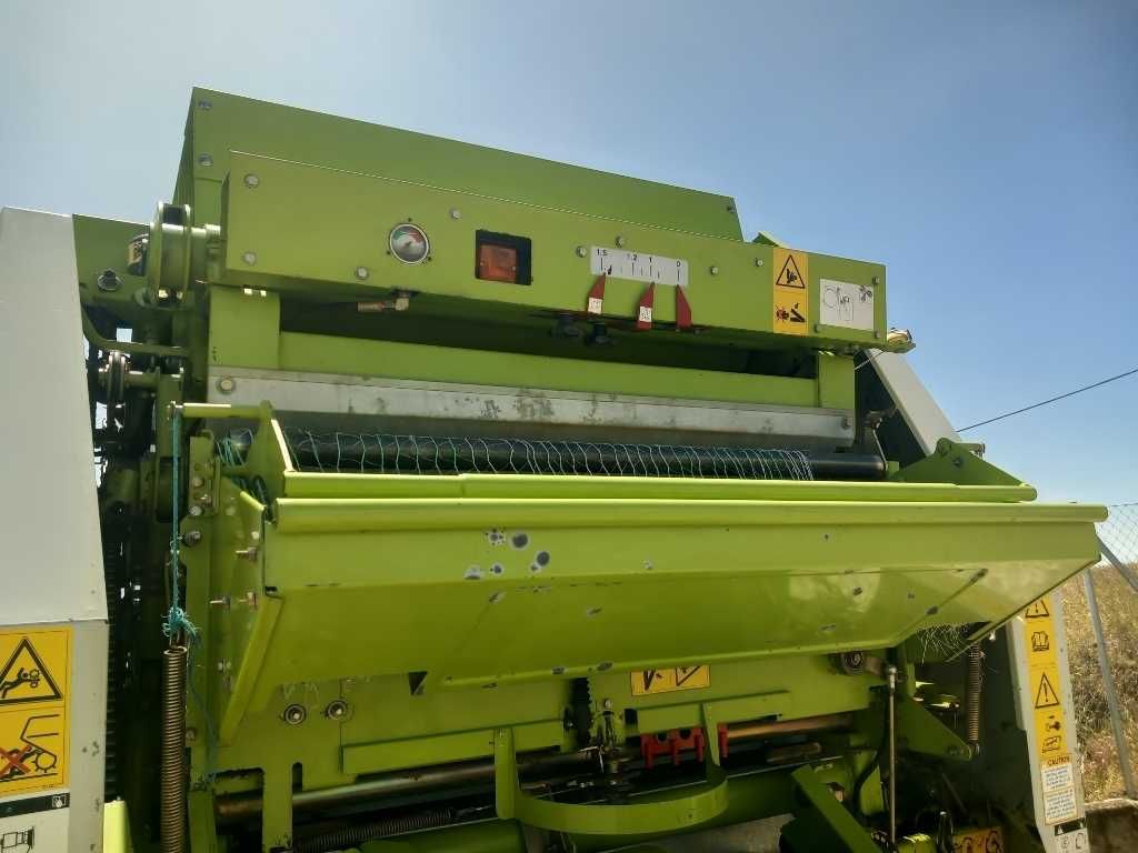 Enfardadeira de rolos Claas Variant 260