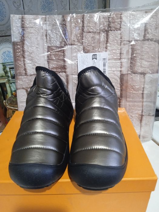 Продам женские стильные дутики.