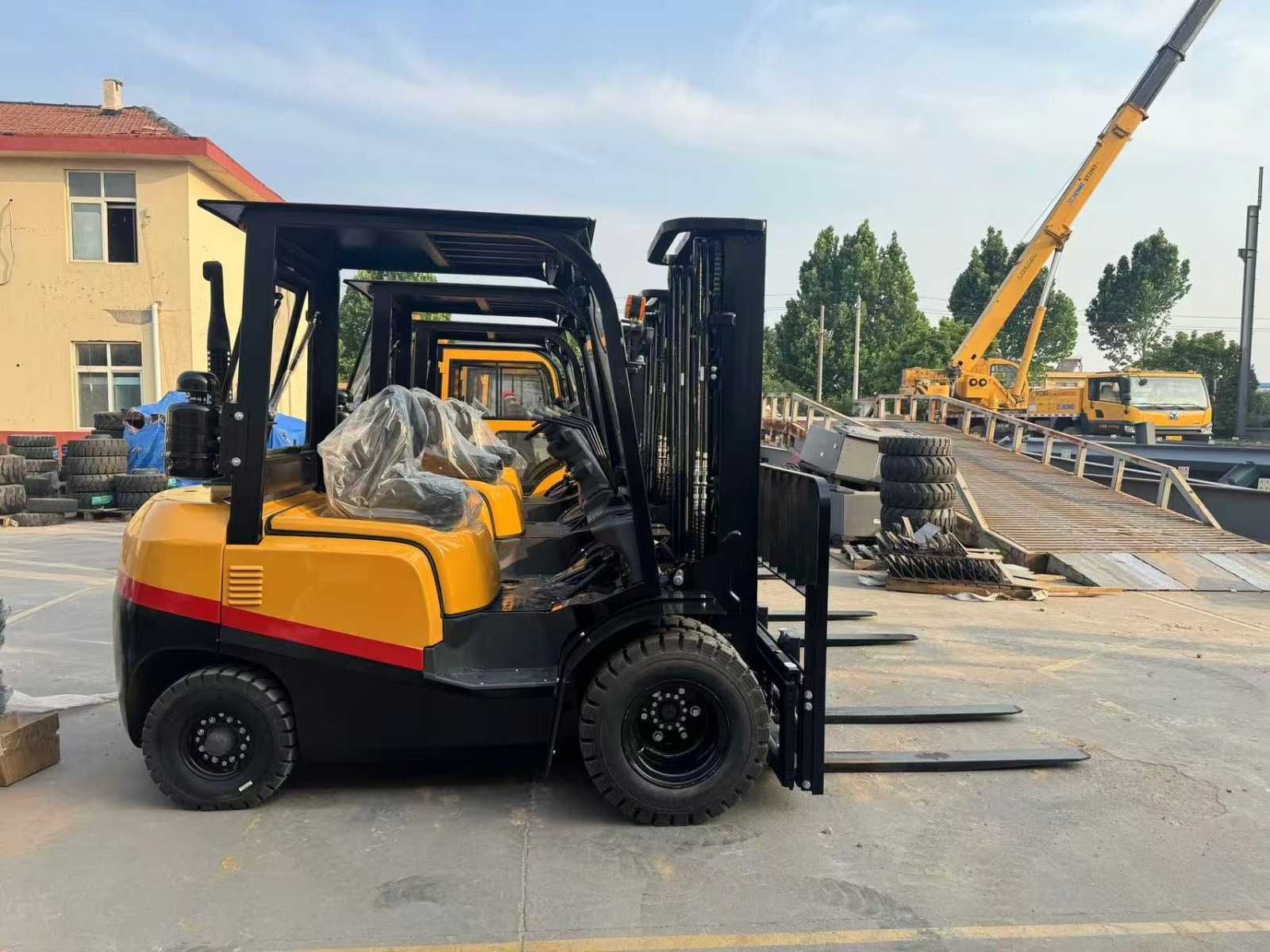 Empilhador 3.5 ton Mitsubishi triplex 4.50 meia cabine