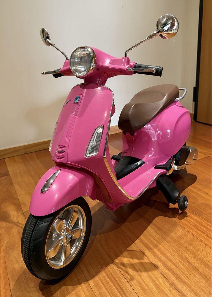 Scooter Vespa infantil a bateria
