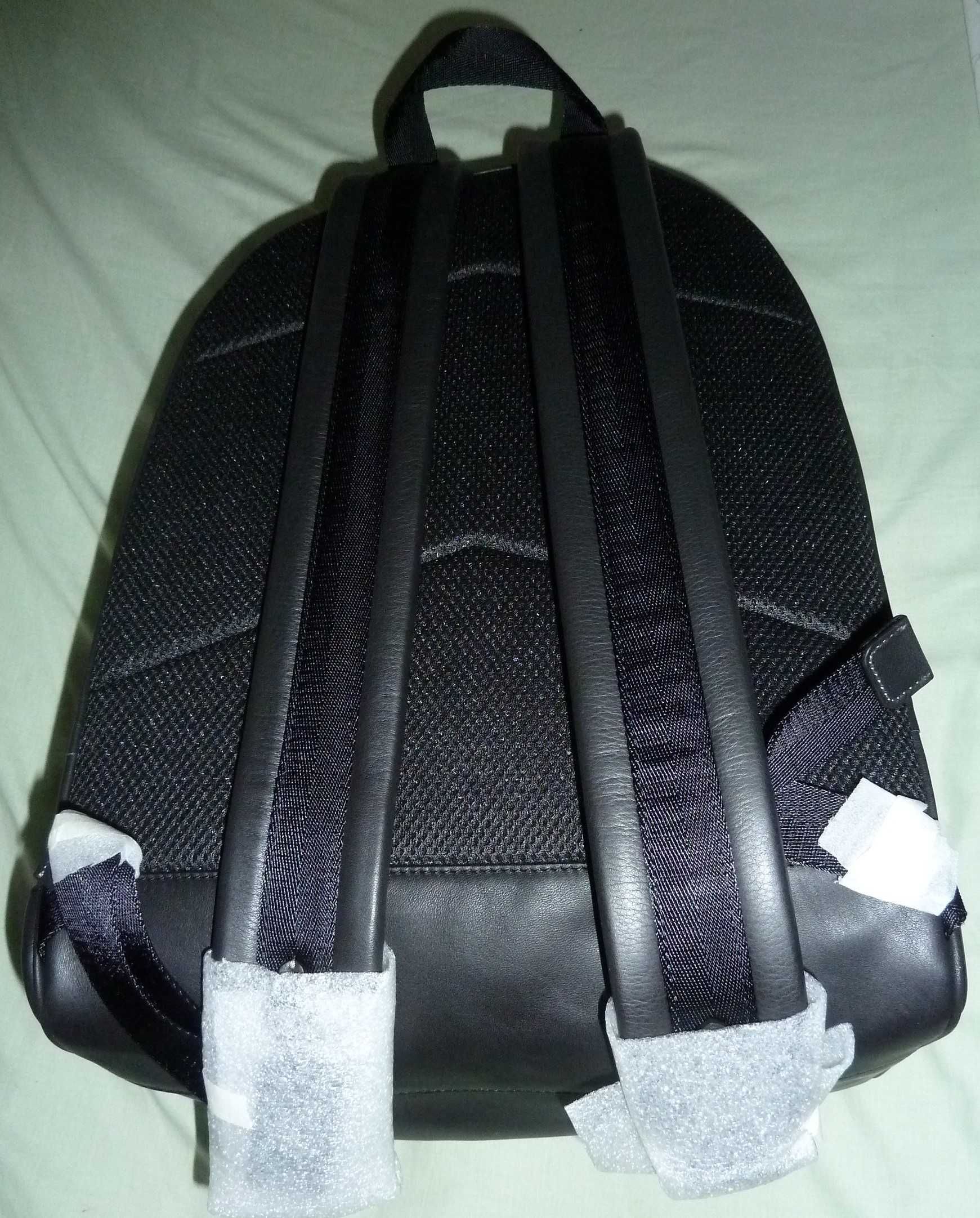 Mochila nova em pele COACH - SALDO