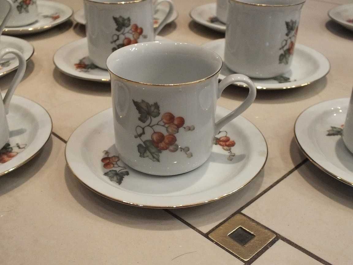 Serwis Porcelana WAWEL DESIGN PRL na 12 osób B01