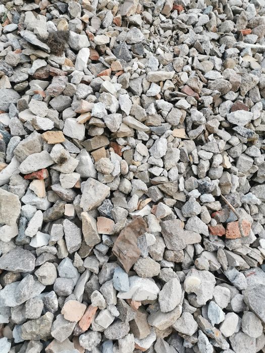 Gruzobeton, tłuczeń, podsypka, gruz, przekrusz