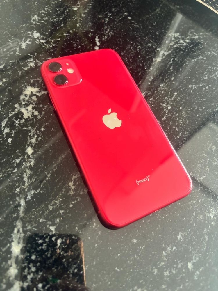 iPhone 11 czerwony