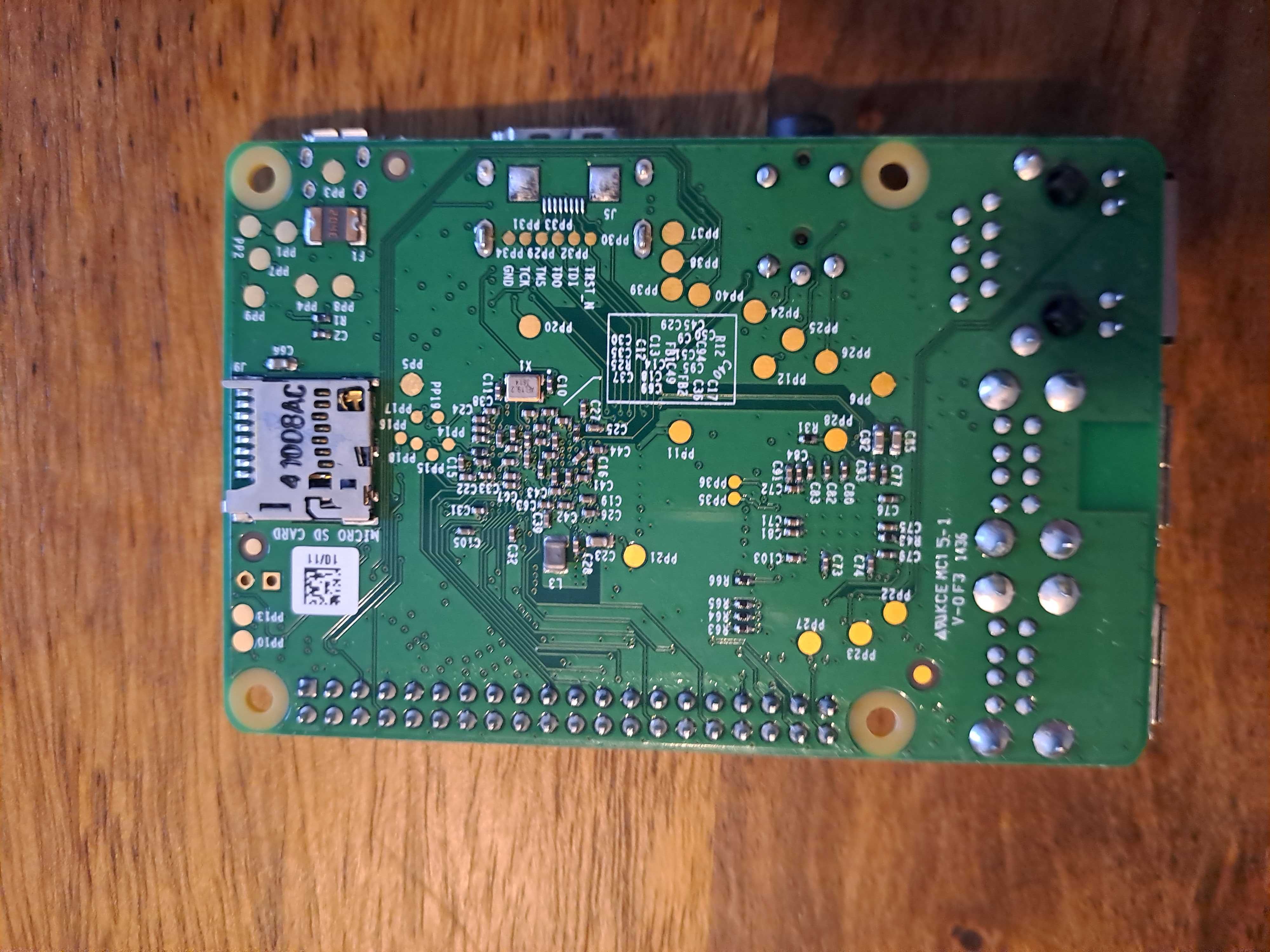 Raspberry Pi B+ w obudowie z padami do retro konsoli
