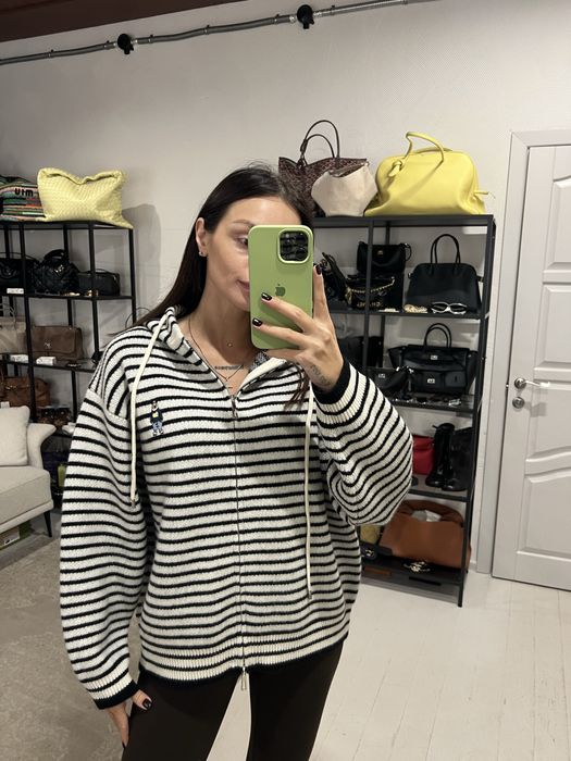 Кофта на замку! Дуже тепла! Розмір М-L! Розпродаж люксових речей до 90