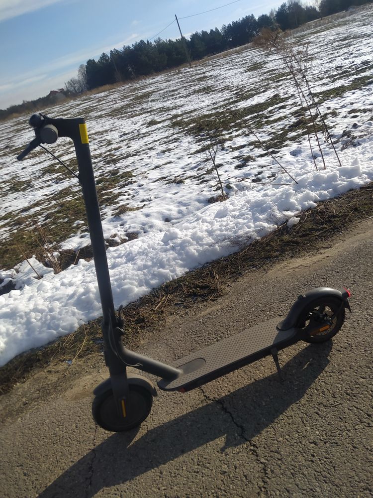 Hulajnoga elektryczna Mi electric Scooter essential