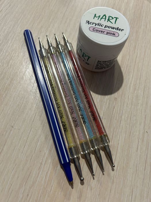 Матеріали для манікюру.