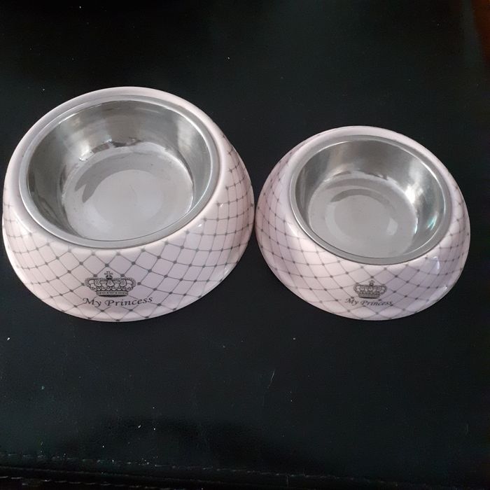 2 Taças para animais.Execelente Estado