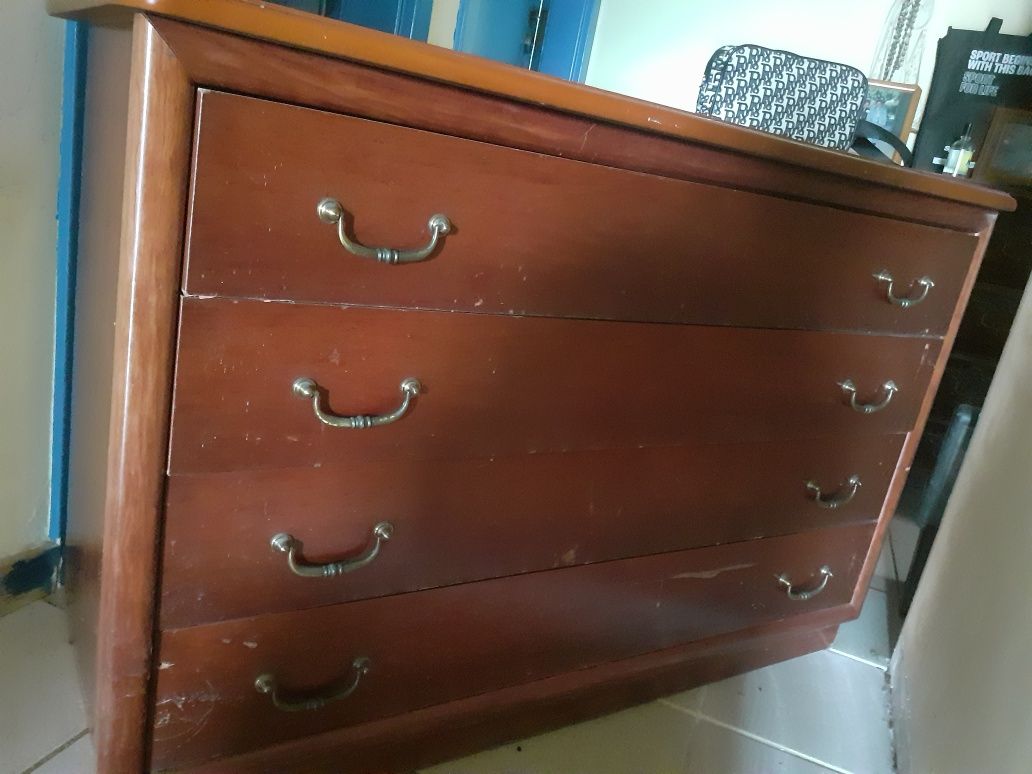 Comoda em bom estado