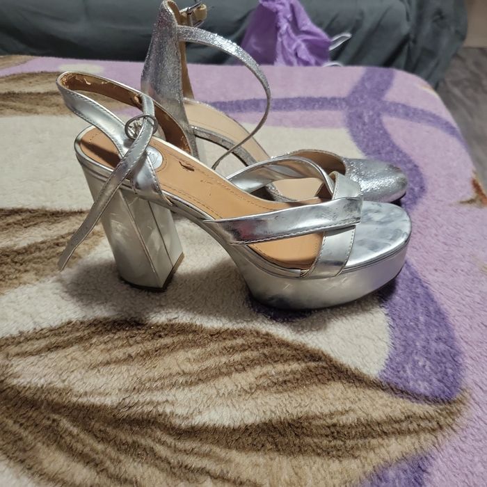 Sapatos classicos de mulher