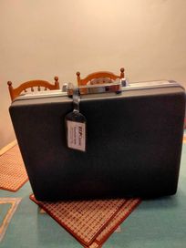 Walizeczka typu “attache case”