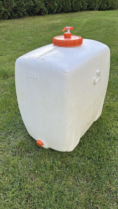 zbiorniki fermentacyjne/ pojemniki na wode 300 i 150l
