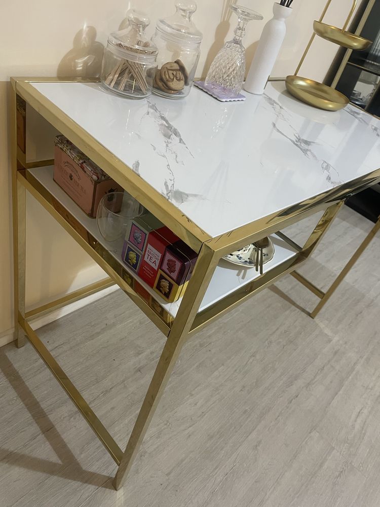 Mesa dourada SKLUM