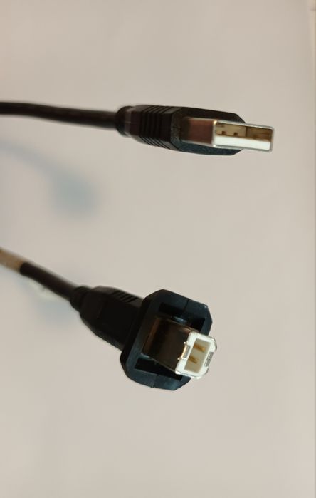 Lote de cabos e adaptadores informática e telecomunicações, novos.