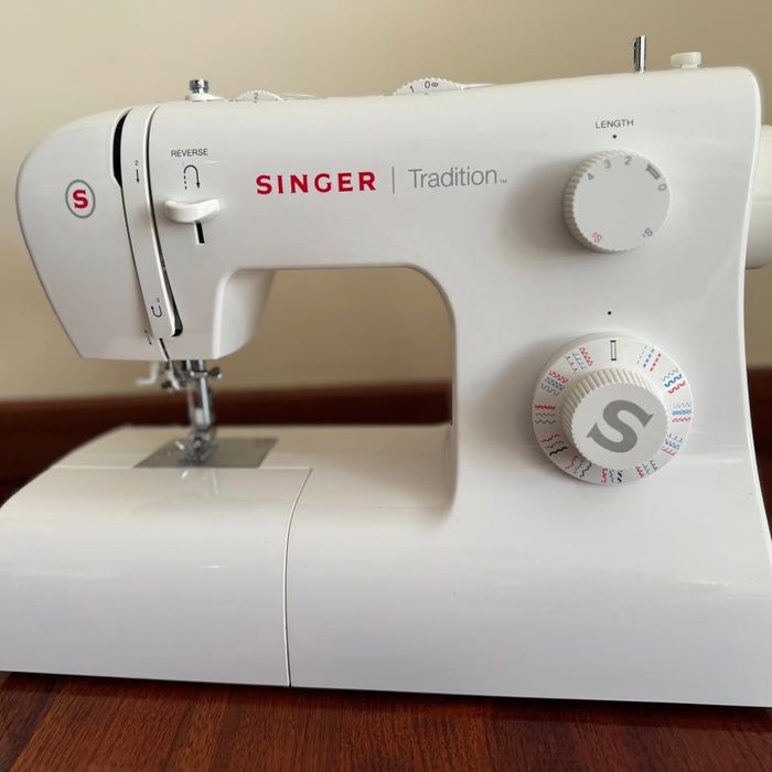 Máquina de Costura Singer Tradition 2282