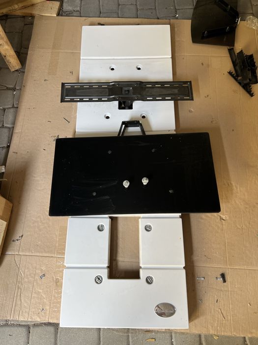 Uchwyt, wieszak na telewizor Meliconi