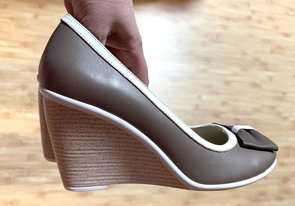 новые женские красивые туфли на танкетке