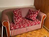 Sofa rozkladana używana bez jednego kółka w części wysuwanej
