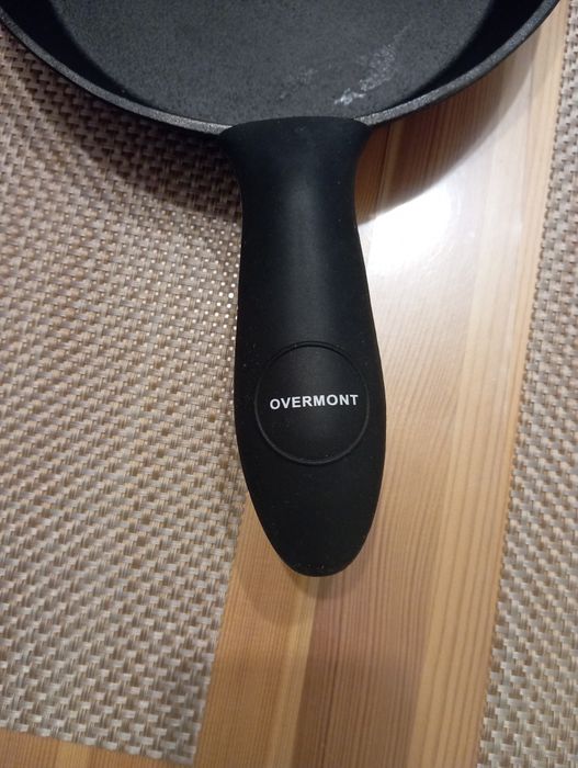 Patelnia żeliwna 24 cm, głębokość 4, 5 cm