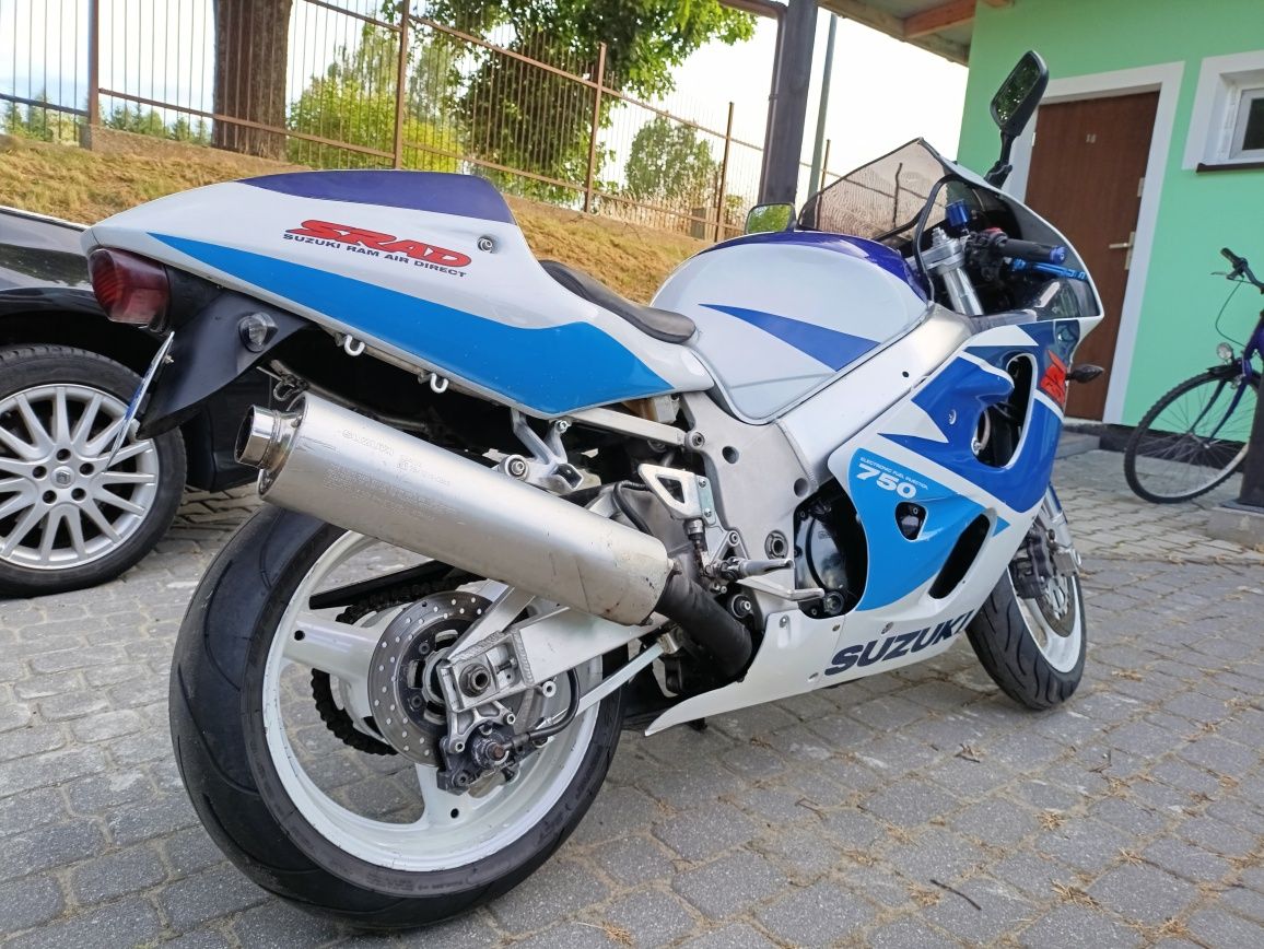 Suzuki GSX-R srad 750 na gaźnikach