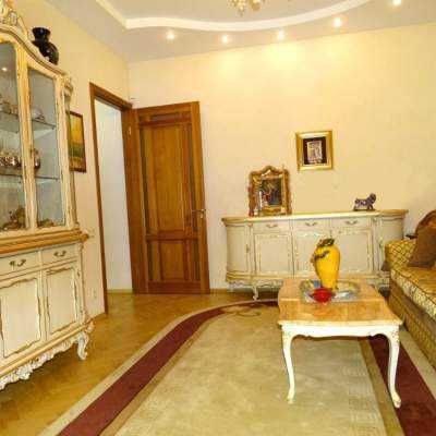 сдам большую современную 3-к. квартиру Печерск метро Арсенальная 3 мин